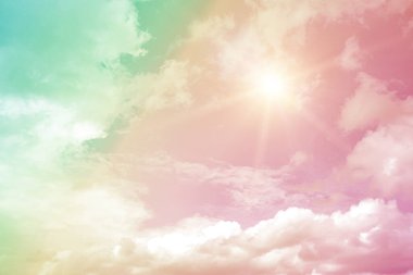 Gökyüzü ve bulut arkaplanı pastel renkte. Gökyüzü bulutu, rengarenk bir renge sahip. Gökyüzü ve bulut arkaplan ve pastel fantezi rengi.