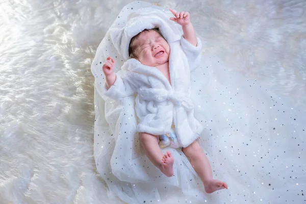 Nyfödd Sover Nyfödda Barn Sover Sängen Härlig Sömn Nyfödda Barn — Stockfoto
