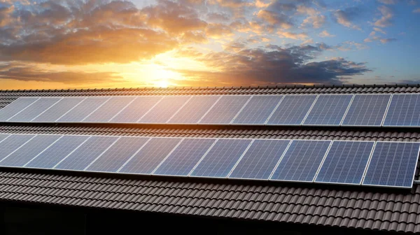 Panele Słoneczne Dachu Dla Zielonej Energii Panele Słoneczne Dachu Fabryki — Zdjęcie stockowe