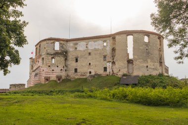Janowiec Kalesi. Rönesans kalesi 15081526 'da inşa edildi. Janowiec, Polonya 'da.