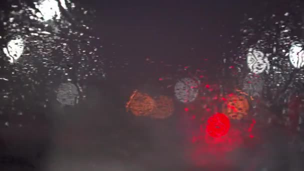 Sticlă Umedă Din Cauza Ploii Constante Swaying Camera Mișcare Lungul — Videoclip de stoc