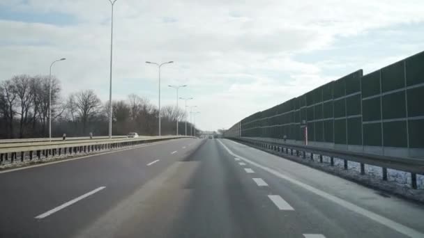 Rám Který Viděl Řidič Jedoucí Dálnici Dva Pruhy Silnice Dálnici — Stock video