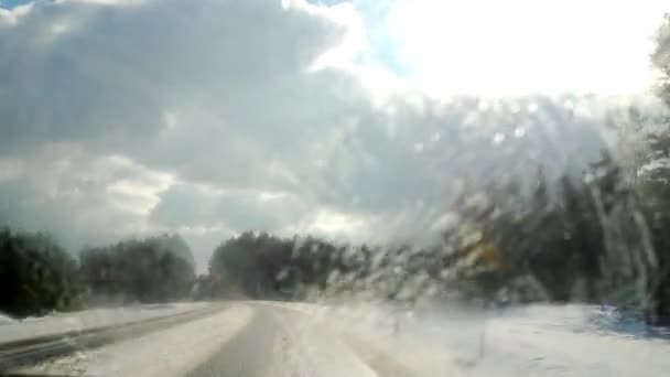 Cleaning Windshield Passenger Car While Driving Spraying Windshield Wiping Wipers — Αρχείο Βίντεο