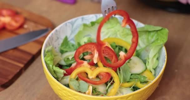 Salad Lettuce Red Peppers Cucumber Skin Served Deep Yellow Bowl — Stockvideo