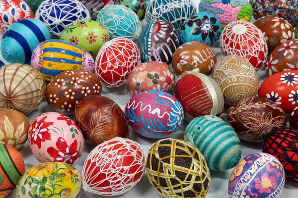 Arreglados Aleatoriamente Juntos Los Huevos Pascua Forman Una Colorida Composición — Foto de Stock