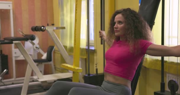Girl Pink Top Gray Leggings Young Woman Curly Hair Exercises — Stock Video
