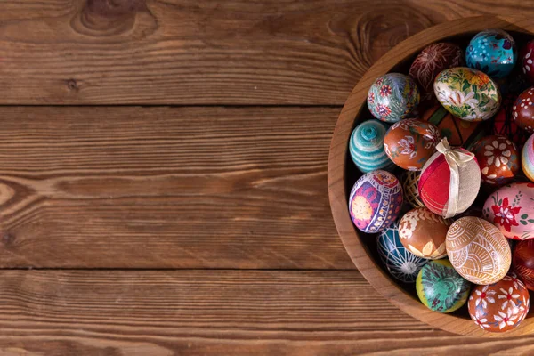 Top View Wooden Bowl Filled Colorful Easter Eggs Easter Composition — Stock Photo, Image