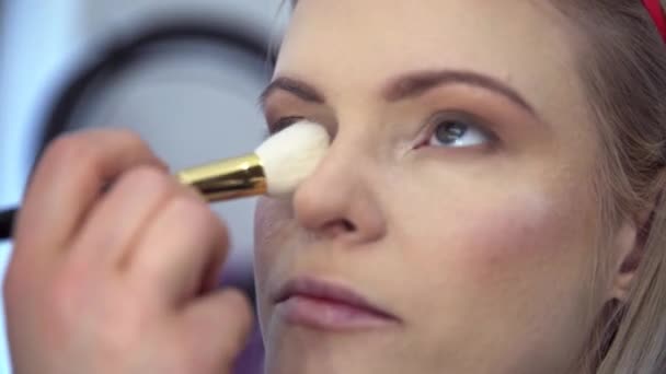 Beautician Performs Special Occasion Makeup Client Makeup Artist Uses Large — Stock Video