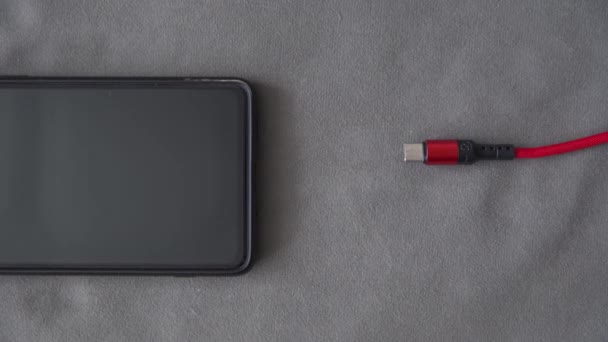Téléphone Portable Repose Sur Chiffon Gris Une Prise Micro Usb — Video