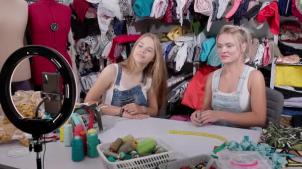 Young Clothing Designers Launch First Episode Vlog Related Tailoring Back — Stock Video