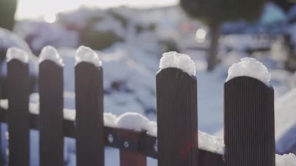 Fundo Desfocado Fechar Vedação Cerca Casa Dia Inverno Cerca Está — Vídeo de Stock