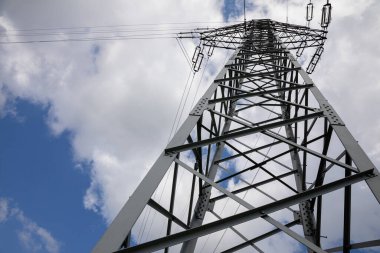 Yüksek gerilim hattı direği kirişi. Şehirlerarası elektrik iletim hattı desteği. Enerji yönetimi.