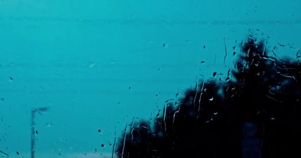 Het Regent Buiten Omdat Druppels Druppels Water Het Glas Kunt — Stockvideo
