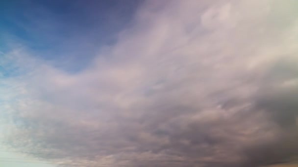 Vrij Snel Bewegende Wolken Het Frame Van Lens Een Film — Stockvideo