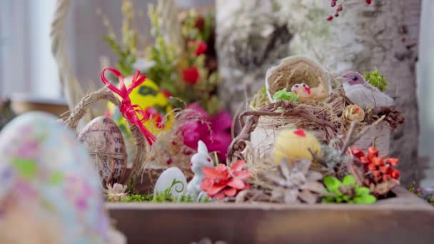 Tato Moderní Velikonoční Dekorace Mísí Přírodní Prvky Jako Mech Březová — Stock video