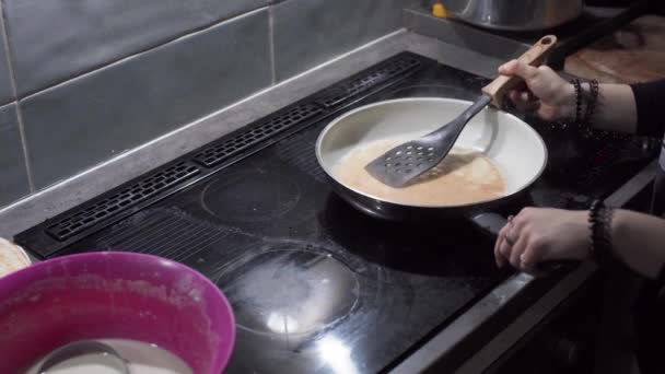 One Side Pancake Well Done Teenager Turns Dough Other Side — Stockvideo