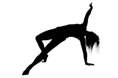 Zarif bir siluet. Yoga pozu veren bir kadın. Sakinleştirici bir etki yaratmak için beyaz bir arka plana yaslanmış.