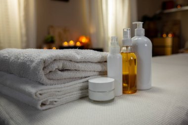 Özbakımını geliştiren ve sakin bir atmosfer yaratan spa ürünleriyle evde rahatlığın tadını çıkarın.