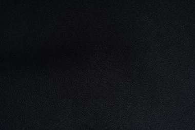 Çeşitli tasarım ve medya uygulamaları için mükemmel olan gösterişli ve şık bir siyah tekstil arka plan dokusu