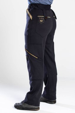 Tesadüfi geziler ve aktif yaşam tarzları için mükemmel kargo pantolonları keşfetmek ve keşfetmek