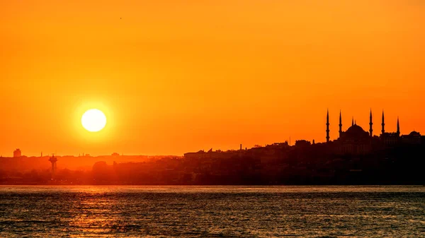 Die Sonne Geht Über Dem Bosporus Über Dem Horizont Unter — Stockfoto