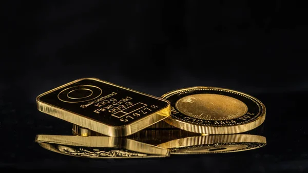 Barras Oro Onzas Troy Moneda Oro Sobre Fondo Espejo Negro Imagen De Stock