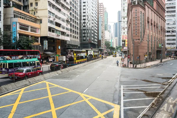 Hongkong Mars 2019 Strosar Bland Skyskraporna Genom Hongkongs Gator Mulen — Stockfoto