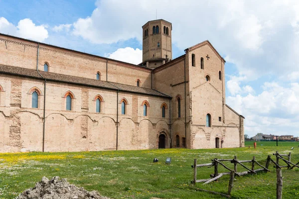 2022年4月3日イタリア パルマ 晴れた日にパルマ近郊のバルセリーナ修道院の眺め — ストック写真