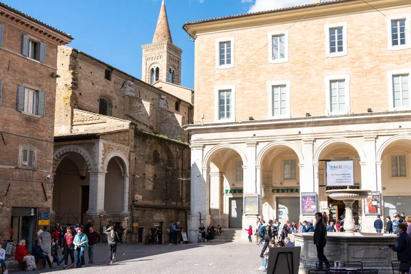 Urbino Itália Abril 2019 Caminhando Pelas Ruas Antigas Urbino Durante — Fotografia de Stock