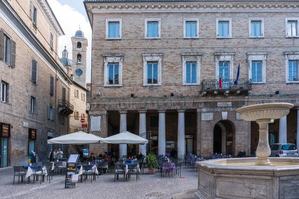 Urbino Itálie Duben 2019 Procházka Starobylými Ulicemi Urbina Během Slunečného — Stock fotografie