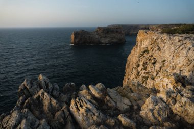 Algarve, Portekiz-Ağustos 15, 2017: Portekiz 'in Algarve kıyısındaki Cabo Sao Vicente manzarası