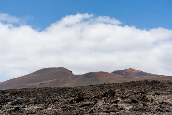 Klassisk Utsikt Över Nationalparken Timanfaya Och Vulkanerna Lanzarote Solig Dag — Stockfoto