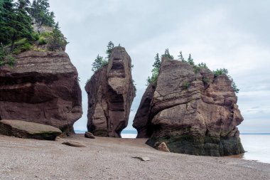 Fundy Körfezi, New Brunswick. Bu körfez dünyanın en yüksek gelgitlerine sahip olmakla ünlüdür.