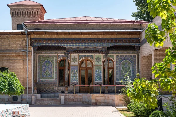 Tasjkent Oezbekistan Augustus 2023 Versierde Voordeur Van Een Museum Voor — Stockfoto