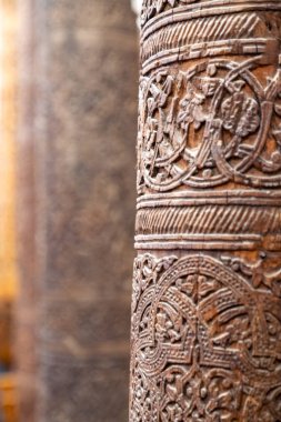 Taşkent, Özbekistan-Ağustos 11, 2023: Özbekistan 'ın başkenti Taşkent' teki Uygulamalı Sanatlar Müzesi içindeki sütun