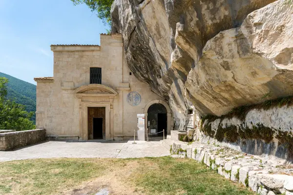 Aquila Olaszország Augusztus 2021 Szentlélek Remetesége Egy Ősi Templom Ásott Stock Kép