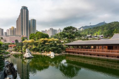 Hong Kong, 27 Mart 2019: Bulutlu bir günde Nan Lian Garden manzarası