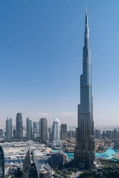 stock image Dubai, United Arab Emirates - March 14, 2023:breathtaking view of the Dubai Fountain and the big skyscraper Burj Khalifa during a sunny day in Dubai from the Sky Views Observatory