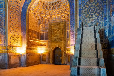 Semerkand, Özbekistan-Ağustos 12, 2023: Sammarkand 'daki Registan Meydanı' ndaki Tilla-Kari Camii 'nin İçi
