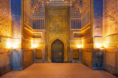 Semerkand, Özbekistan-Ağustos 12, 2023: Sammarkand 'daki Registan Meydanı' ndaki Tilla-Kari Camii 'nin İçi