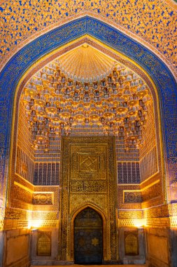 Semerkand, Özbekistan-Ağustos 12, 2023: Sammarkand 'daki Registan Meydanı' ndaki Tilla-Kari Camii 'nin İçi