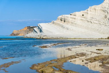 Sicilya, İtalya-11 Mayıs 2022: Sicilya 'da güneşli bir günde Türk ölçeğine bakmak