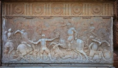 İspanya, Alhambra 'daki Charles V sarayının cephesinde rahatlama.