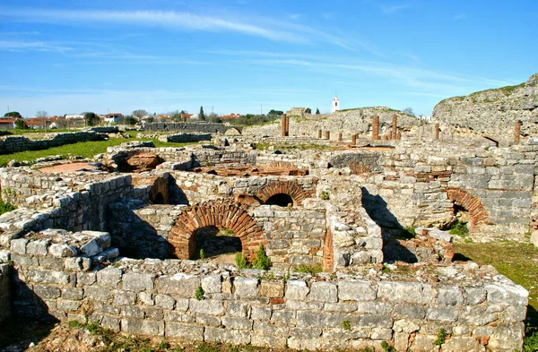葡萄牙科英布里加罗马废墟中坎贝尔圆顶的私人浴池中的希波卡斯特号 免版税图库图片