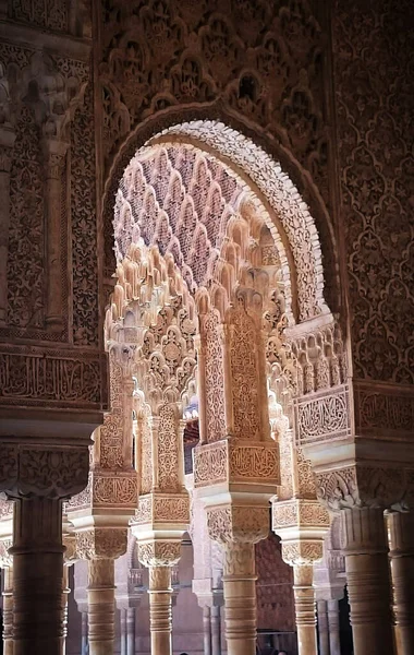 Alhambra Paloták Szobrászati Építészeti Részletei Granadában Spanyolországban — Stock Fotó