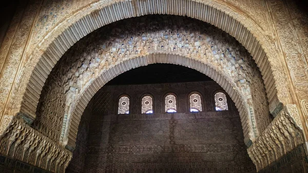 西班牙格拉纳达Alhambra宫殿的雕塑和建筑细节 图库图片