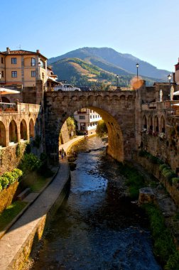 Potes, Cantabria, İspanya 'da geleneksel evler