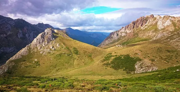 Stock image Hiking through the Somiedo natural park in Asturias, alongside its lakes, Spain