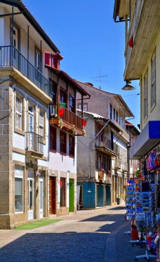 Charming City Street Views of Amarante, Portekiz: Tarihi Mimarlık ve Canlı Yaşam