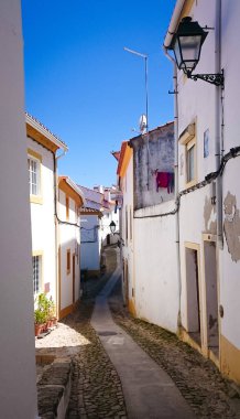 Portekiz 'in Castelo de Vide köyünde zamansız bir cadde